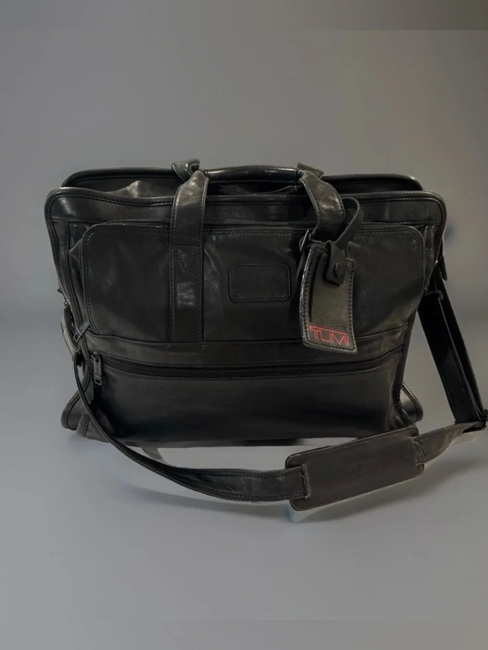 Tumi Business Briefcase Black Leather 16x12” Messenger Work Travel Laptop Bag